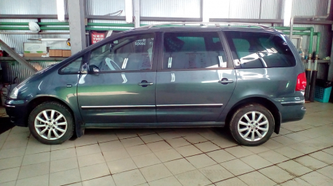 Volkswagen Sharan 1gen rest II 2.0TDI MT (140 л. с.) 